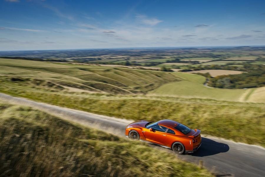  Nissan GT-R 2016 года  (UK) (фото 20 из 25)